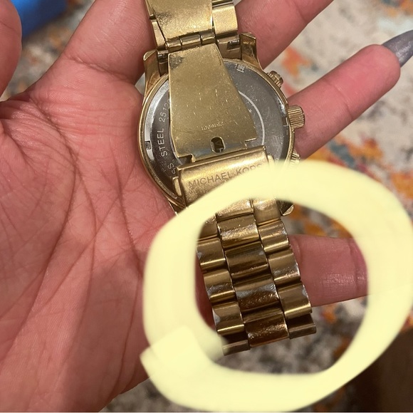 Authentic- Michael Kors Oversized Runway Gold-Tone Watch - Picture 6 of 11